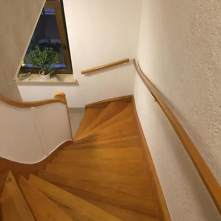 Unter Dem Dach Mit Parkplatz Apartment
