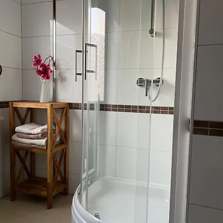 Unter Dem Dach Mit Parkplatz Brema