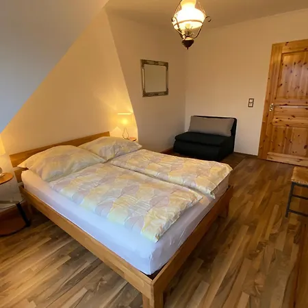 Unter Dem Dach Mit Parkplatz