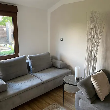 Unter Dem Dach Mit Parkplatz