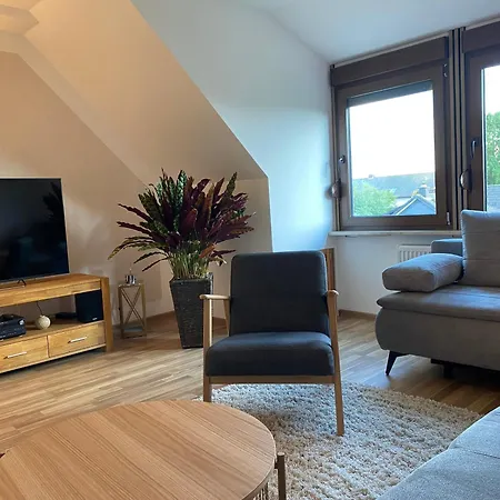 Apartment Unter Dem Dach Mit Parkplatz Bremen