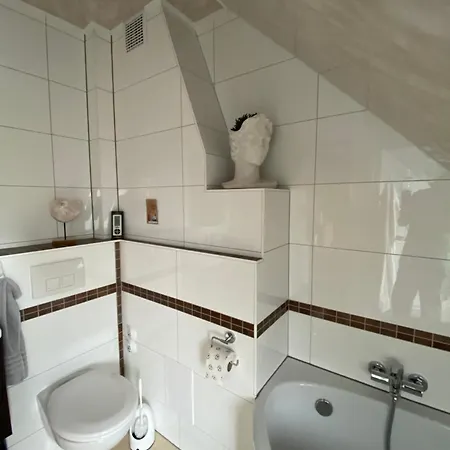Apartamento Unter Dem Dach Mit Parkplatz Brema