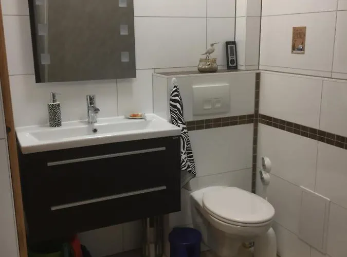 Apartment Unter Dem Dach Mit Parkplatz Bremen