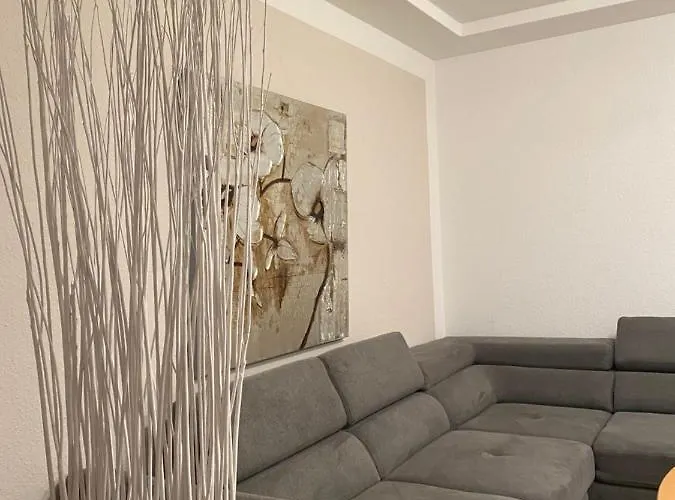 Unter Dem Dach Mit Parkplatz