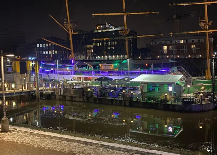 Appartement Unter Dem Dach Mit Parkplatz Bremen