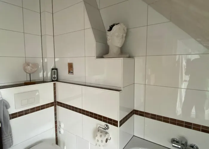 Appartement Unter Dem Dach Mit Parkplatz Bremen